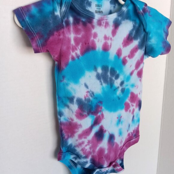 Tie Dye Baby Body Suit With 3 Snap Crotch Blue Pink Purple Swirls Size 12-18 MOS - Picture 9 of 16